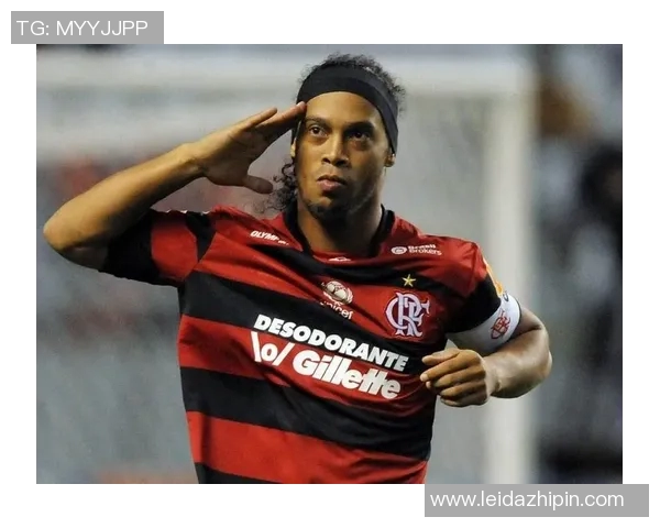 浴巾包裹下的足球明星私生活揭秘与运动场上的光辉对比