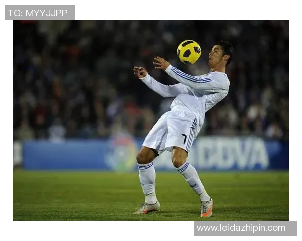 掌握足球胸部停球技巧的关键要领与训练方法分享 掌握足球胸部停球技巧的关键要领与训练方法分享